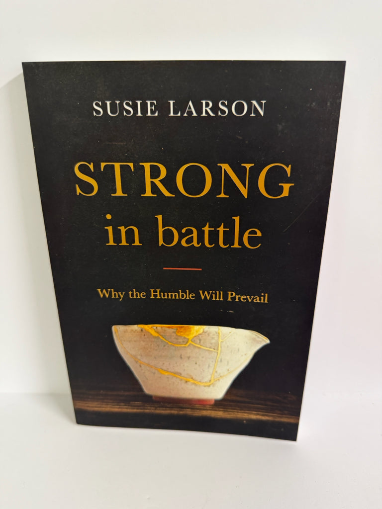 Strong in Battle Bethany House Pre-Owned Susie Larson Bible Textbooks