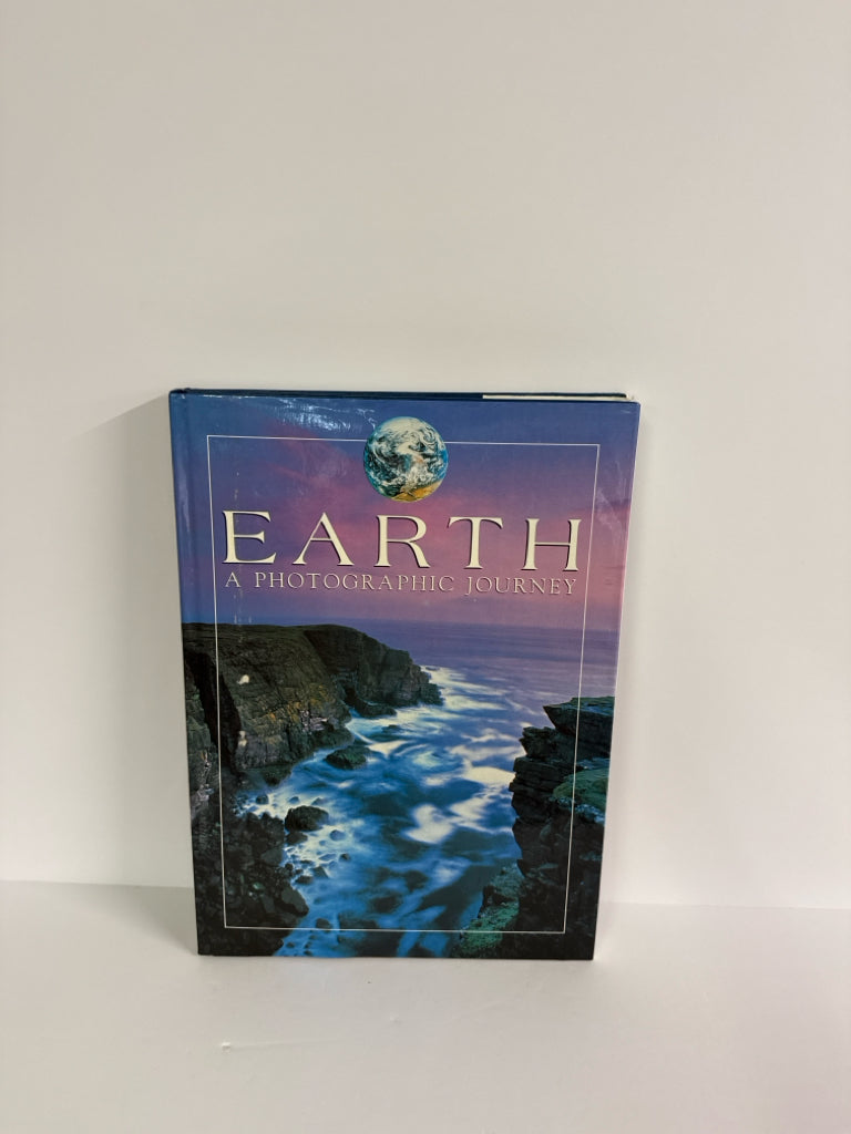 Earth A Photographic Journey Publications Int. Pre-Owned Earth/Nature Books
