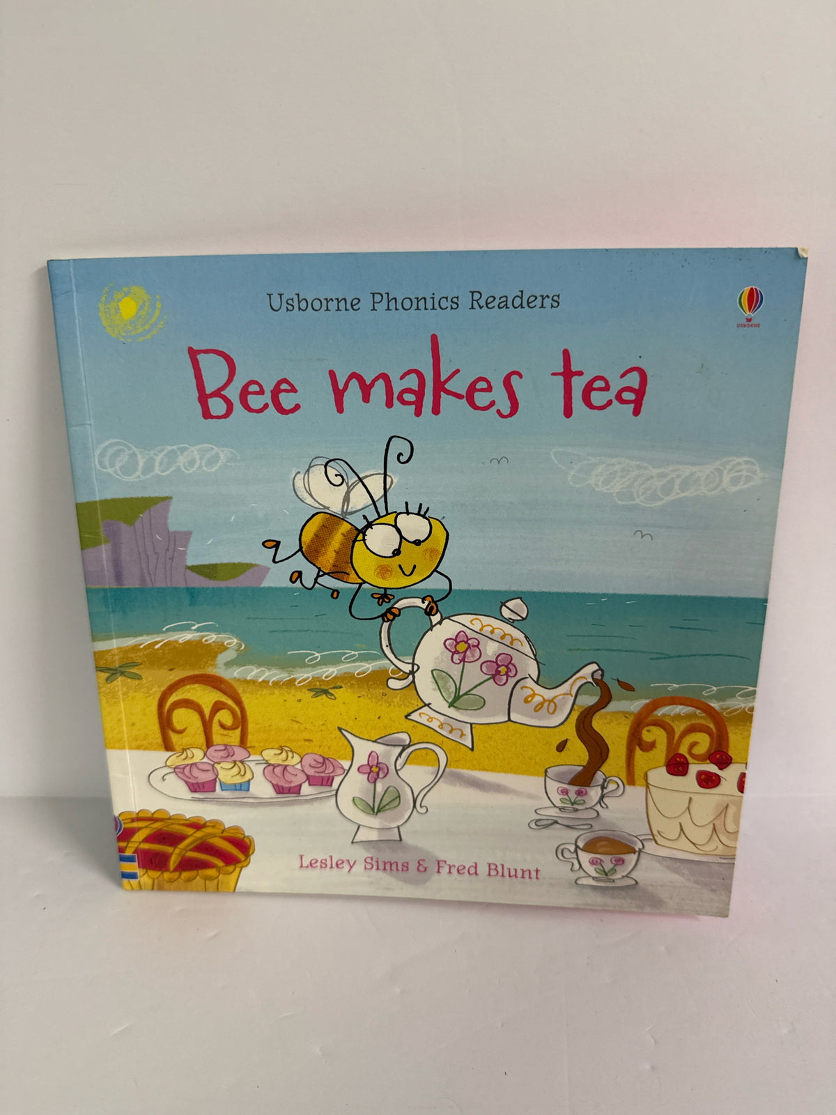 Bee Makes Tea Lesley Sims & Fred Blunt Usborne Phonics Readers