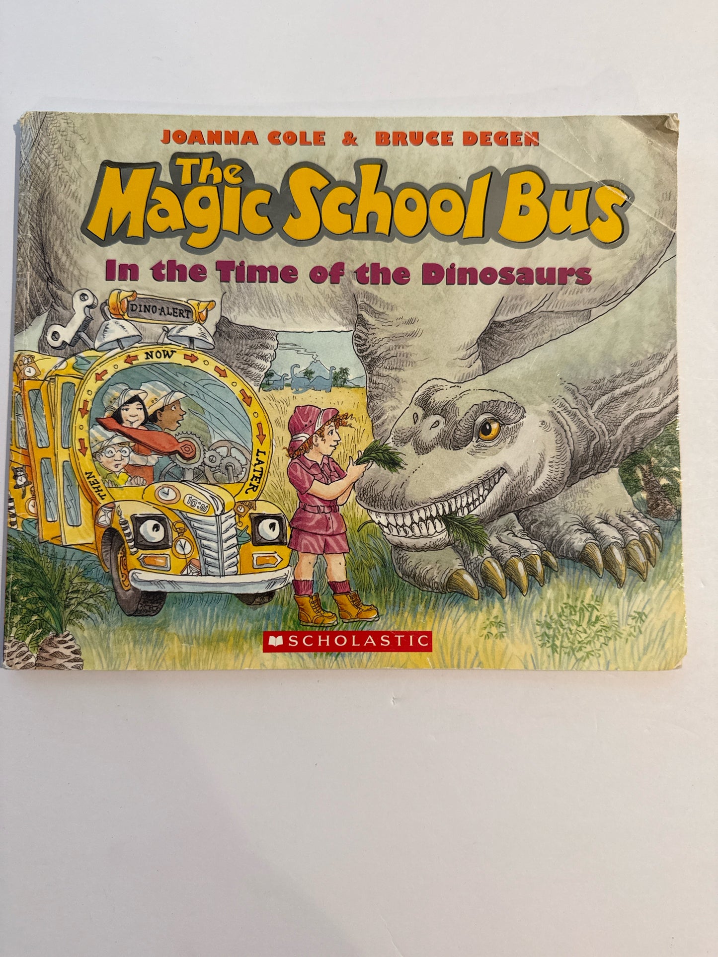In The Time of the Dinosaurs Magic School bus Pre-Owned The Magic School Bus