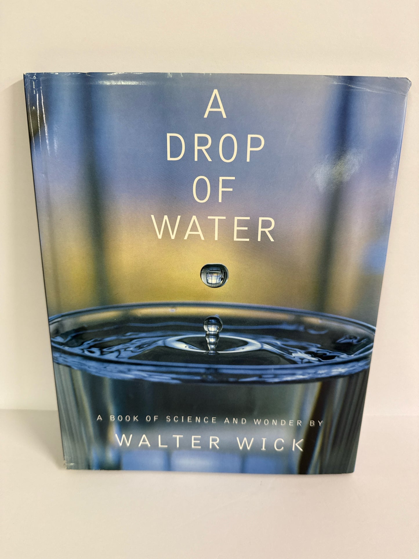 A Drop of Water Scholastic Press Pre-Owned Walter Wick Science Textbooks