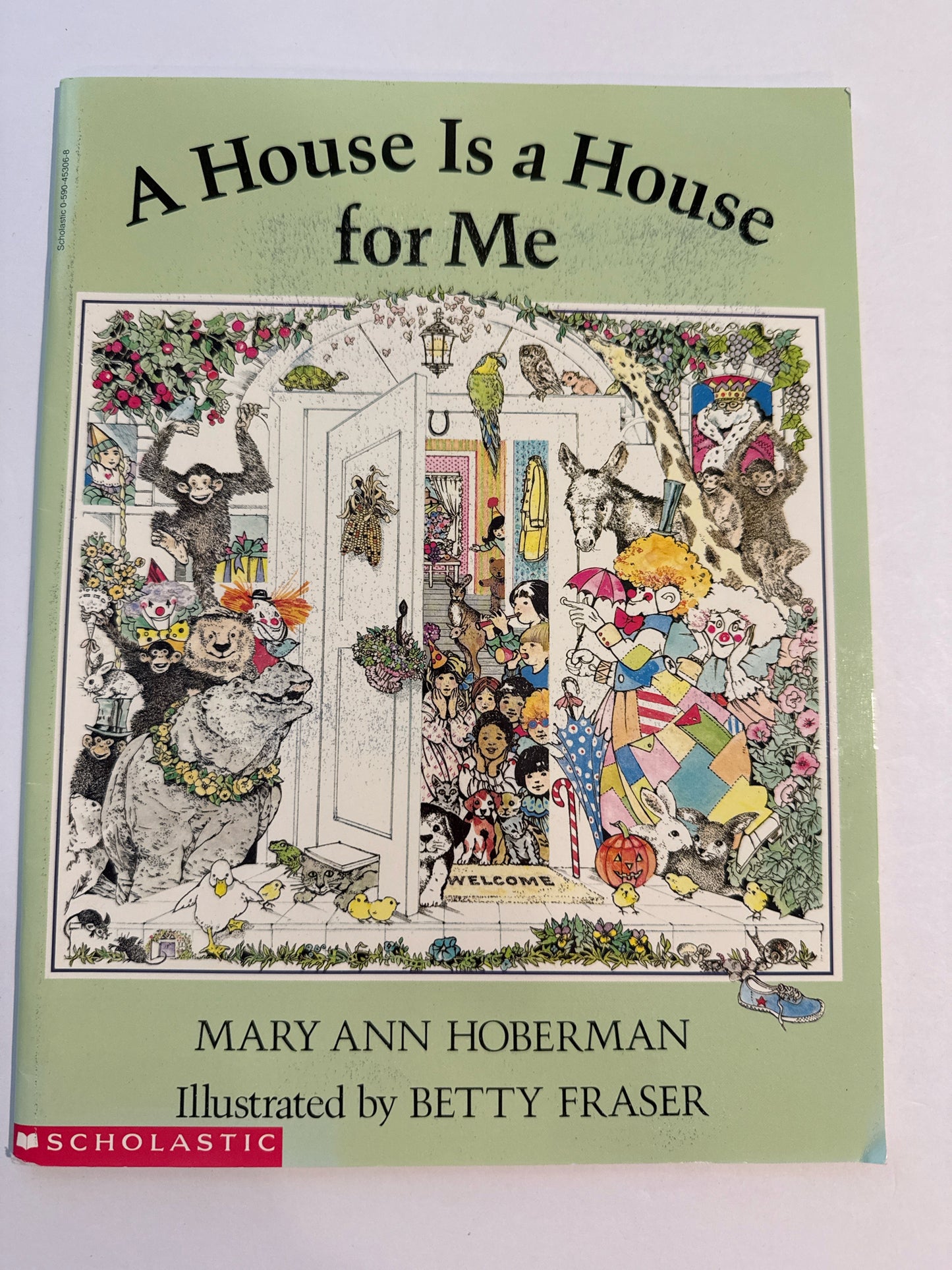 A House is a House for Me Scholastic Pre-Owned Elementary Children's Books