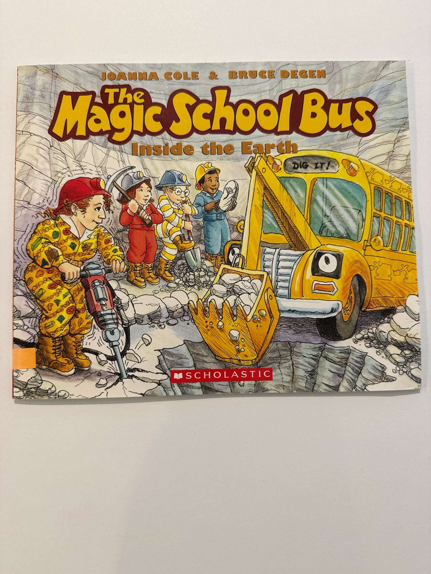 Inside the Earth Scholastic Pre-Owned Cole Elementary The Magic School Bus