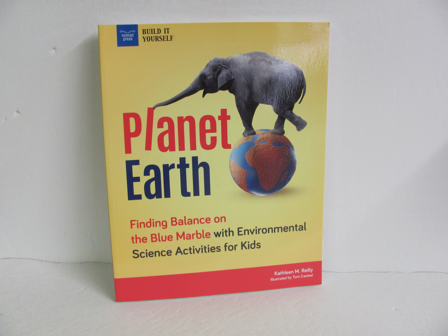 Planet Earth Nomad Press Pre-Owned Reilly Elementary Earth/Nature Books