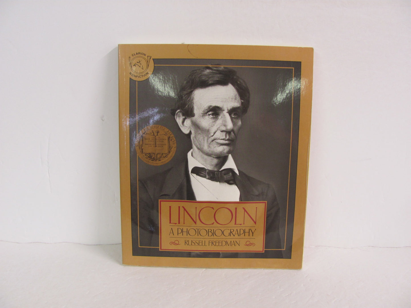 Lincoln A Photobiography Pre-Owned Russell Freedman American History Books