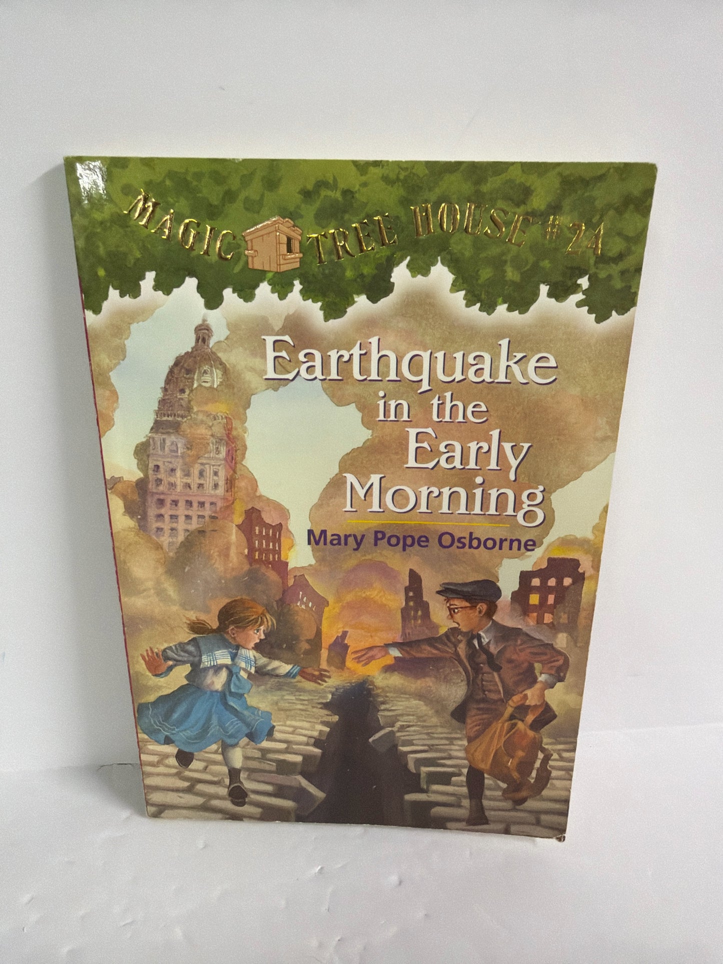 Earthquake in the Early Morning Mary Pope Osborne Random House Juvenile Books