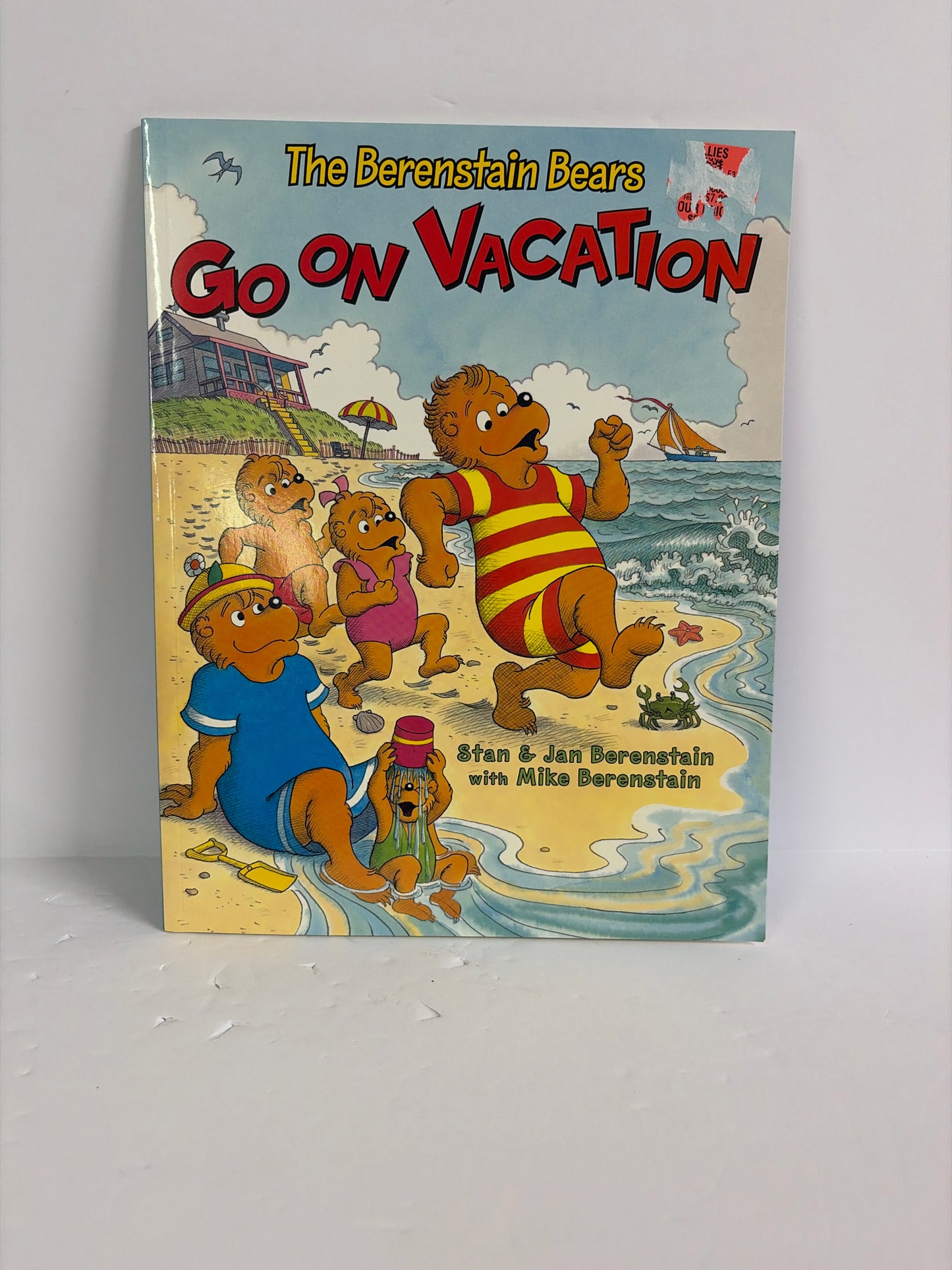 The Berenstain Bears Go on Vacation Stan & Jan Berenstain Paperback Books