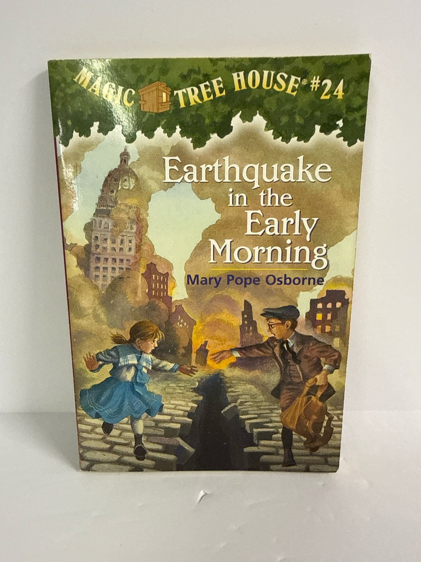 Earthquake in the Early Morning Random House Pre-Owned The Magic Tree House
