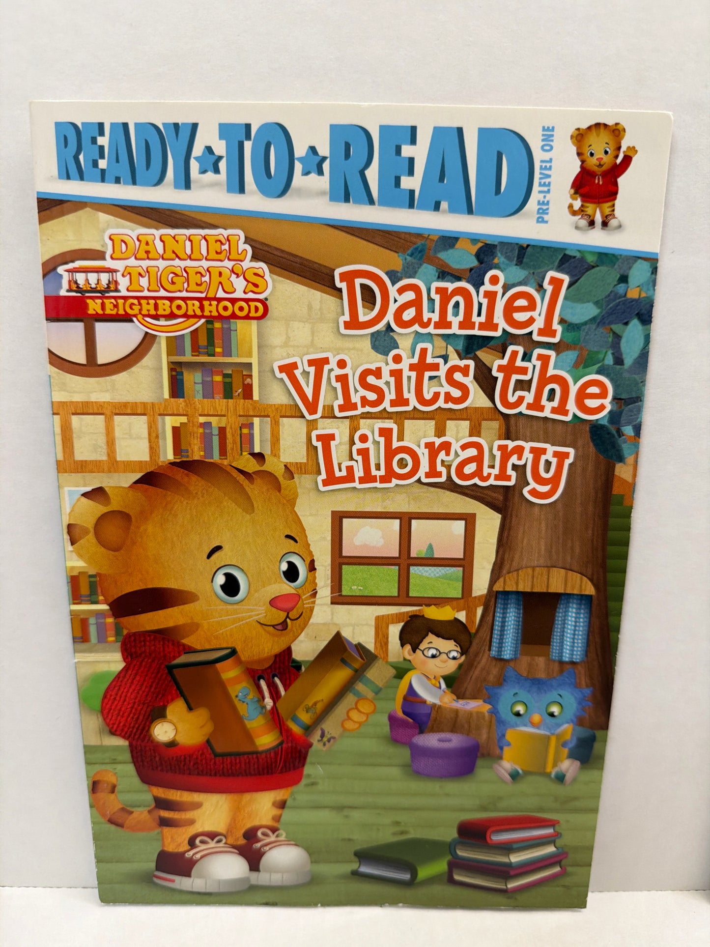 Daniel Visits the Library Ready to read Pre-Owned Elementary Phonic Readers