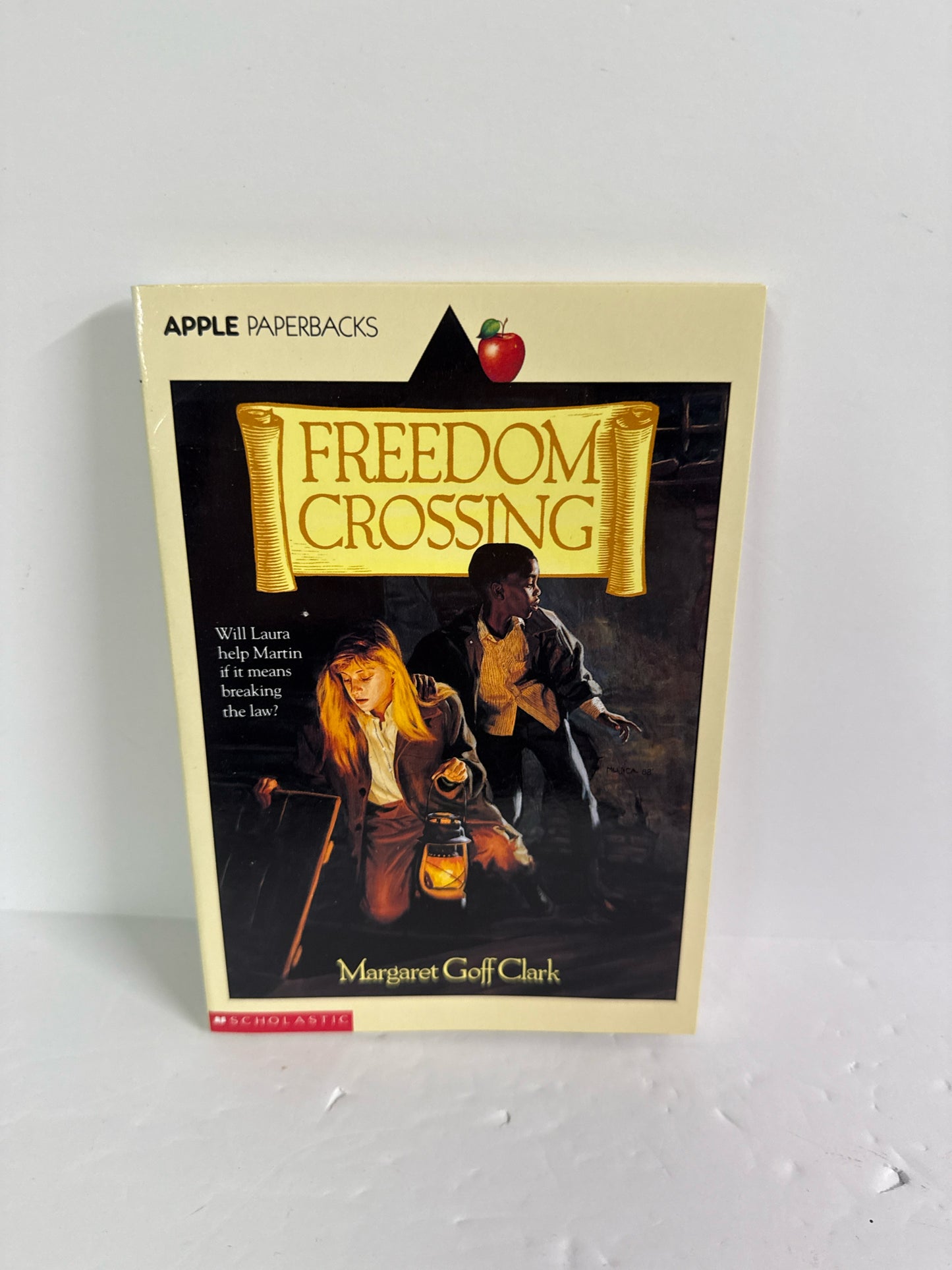 Freedom Crossing Apple Pre-Owned Margaret Goff Clark Elementary Fiction Books