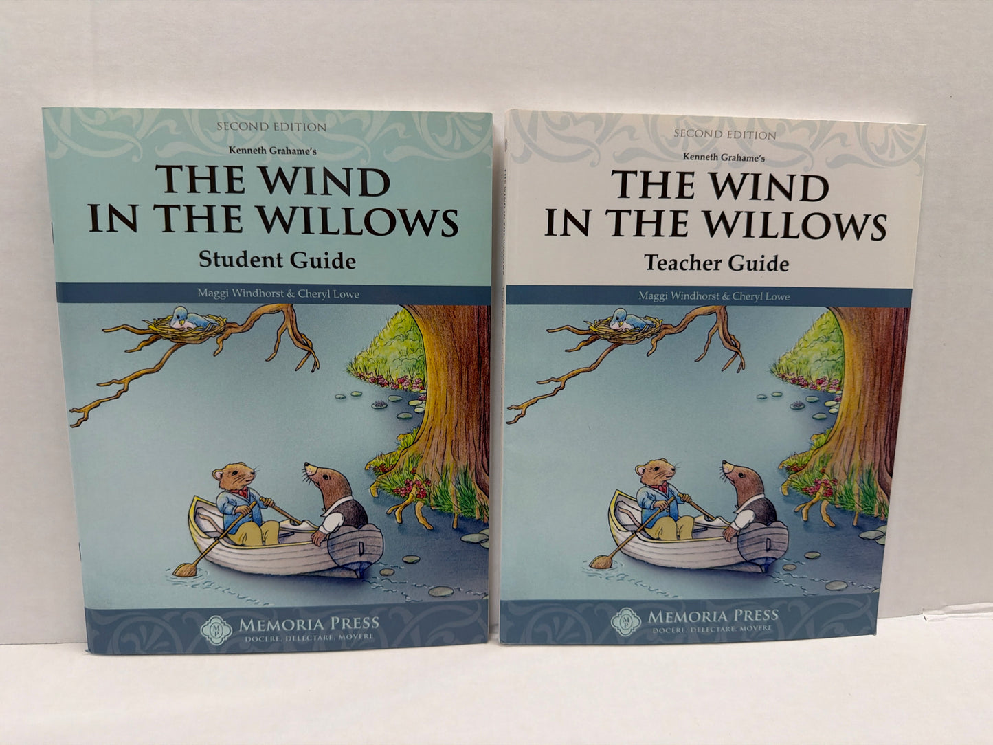 The Wind in the Willows Memoria Press Set  Pre-Owned 7th Grade Literature Guides
