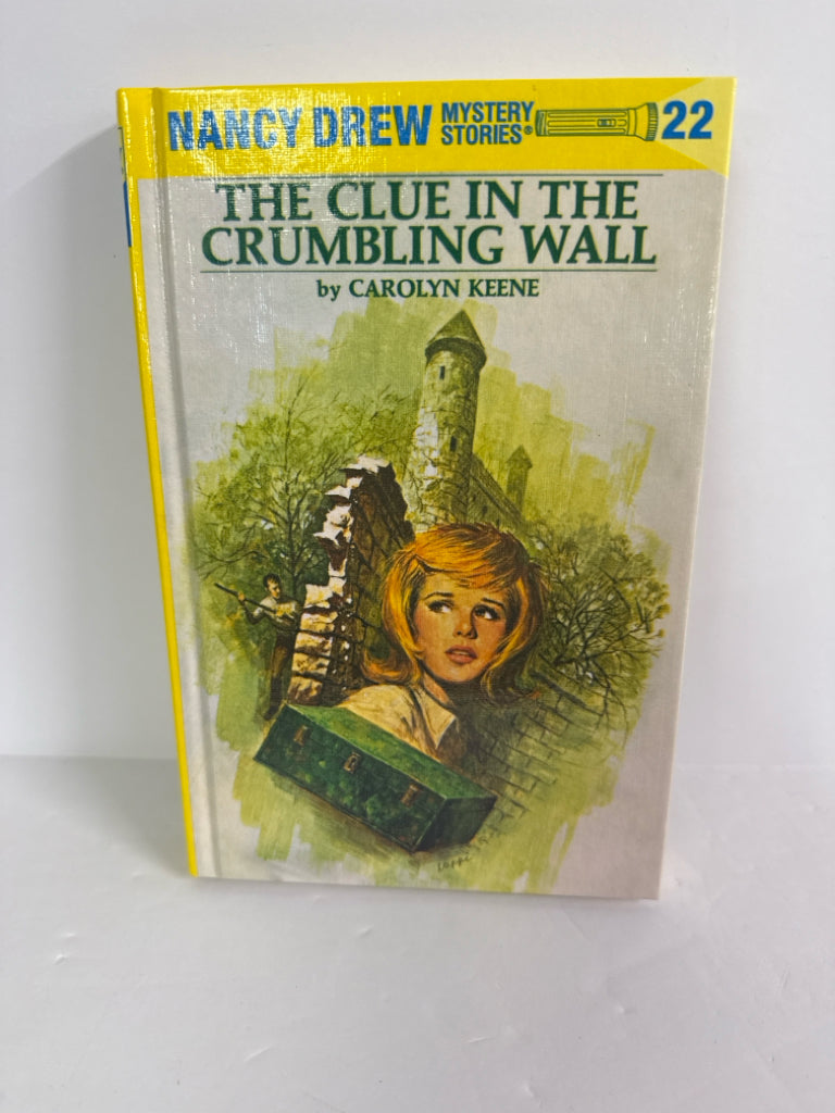 The Clue in the Crumbling Wall Carolyn Keene Grosset & Dunlap Juvenile Books
